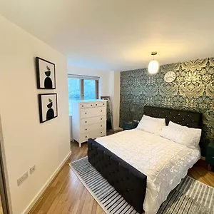 2 Bedroom Near Olympic Park With Free Parking Apartment