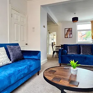vale-house-by-switchback-stays.cardiffhotelswales.com/