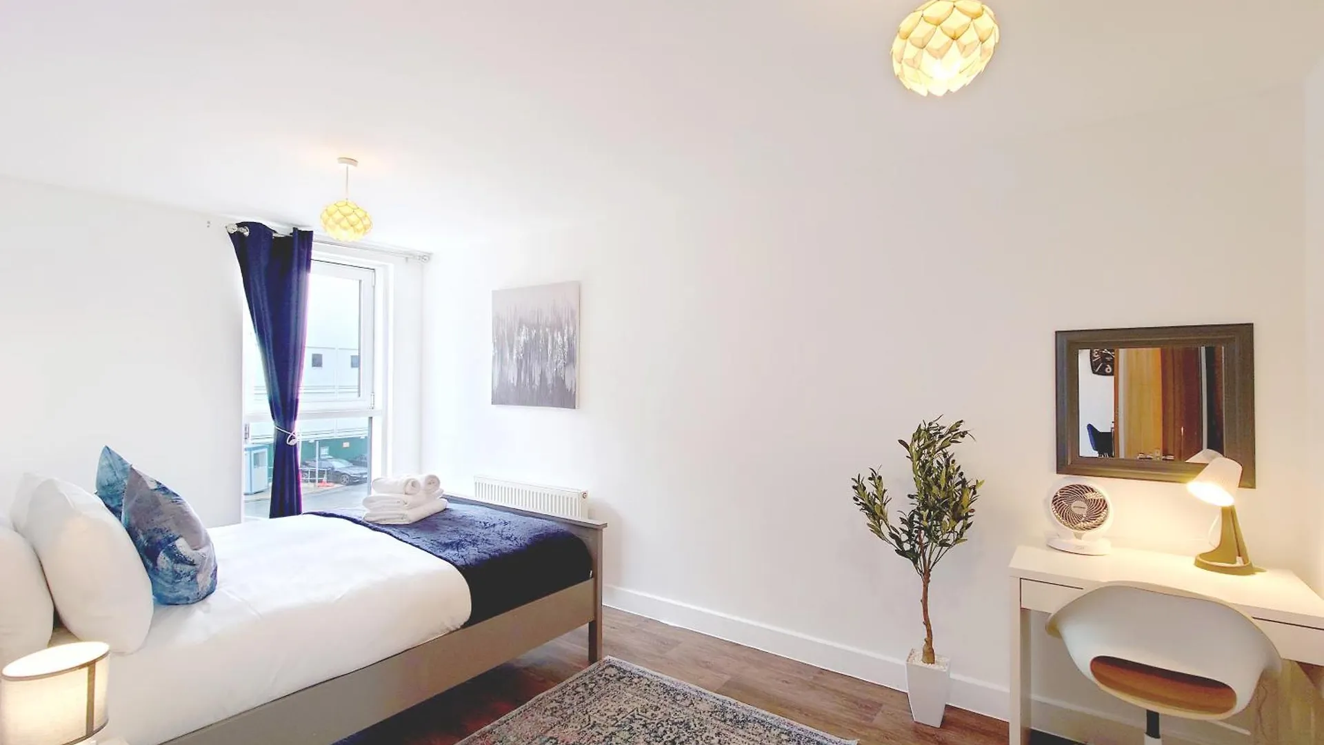 Two Bed Serviced Apartment By London Docklands