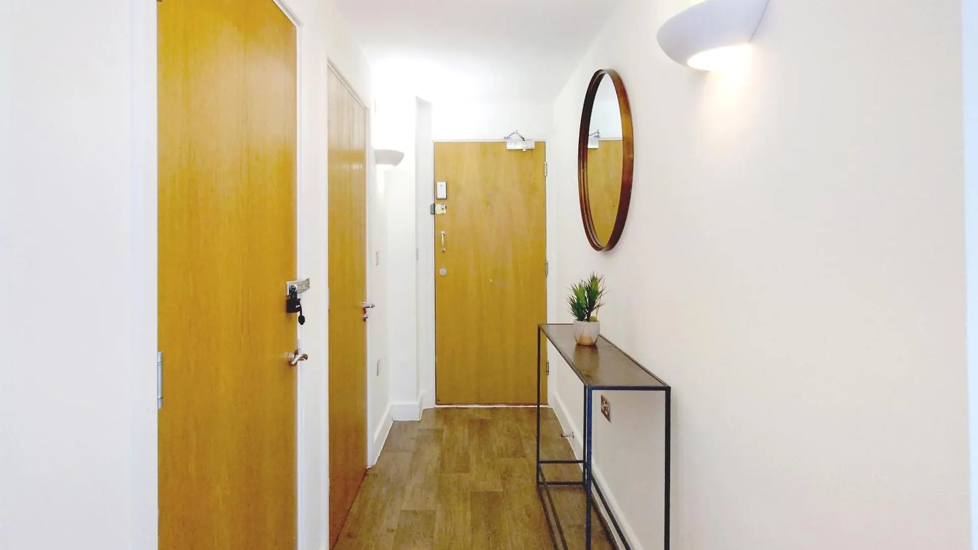 Two Bed Serviced Apartment By London Docklands