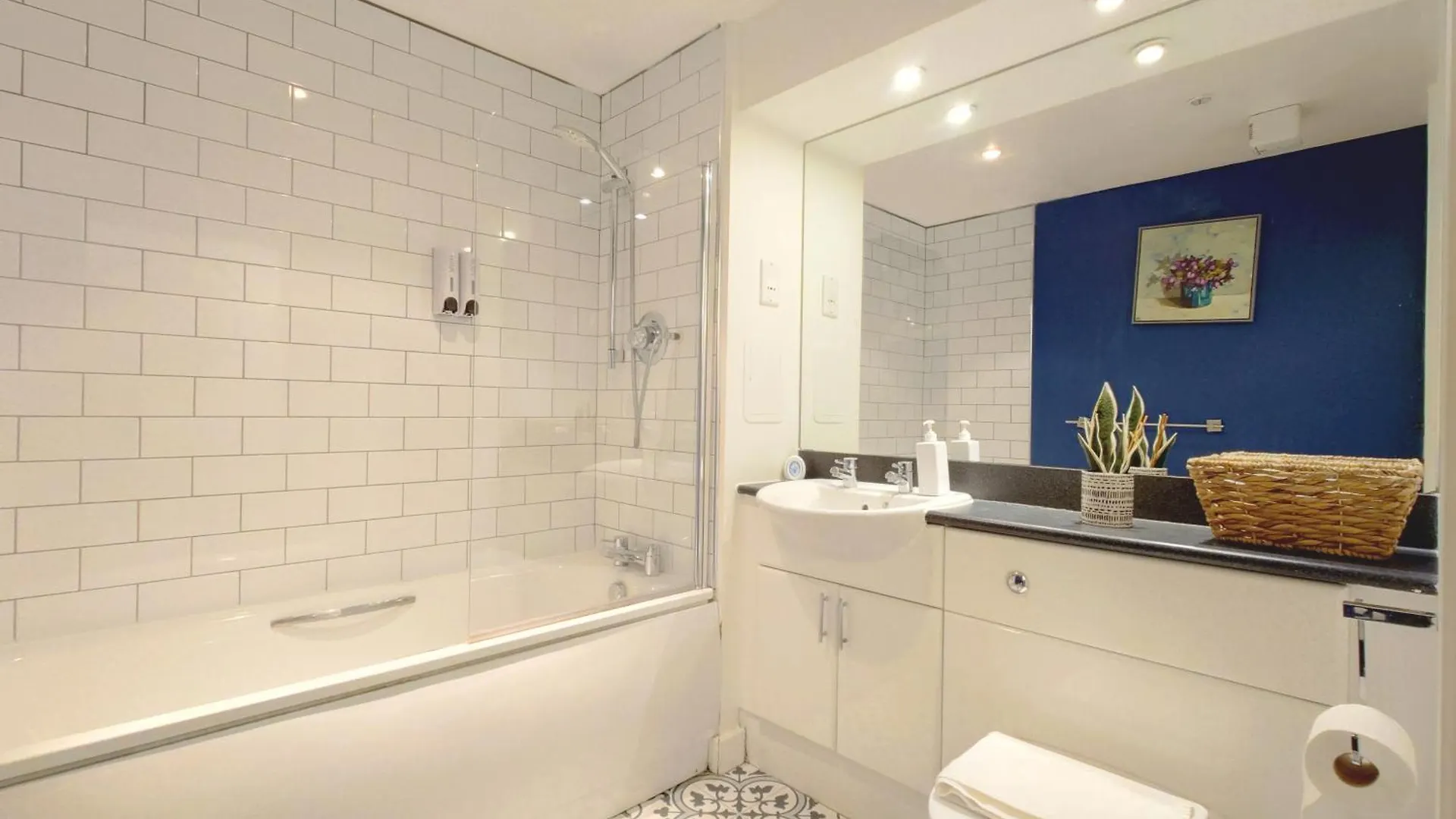 Two Bed Serviced Apartment By London Docklands