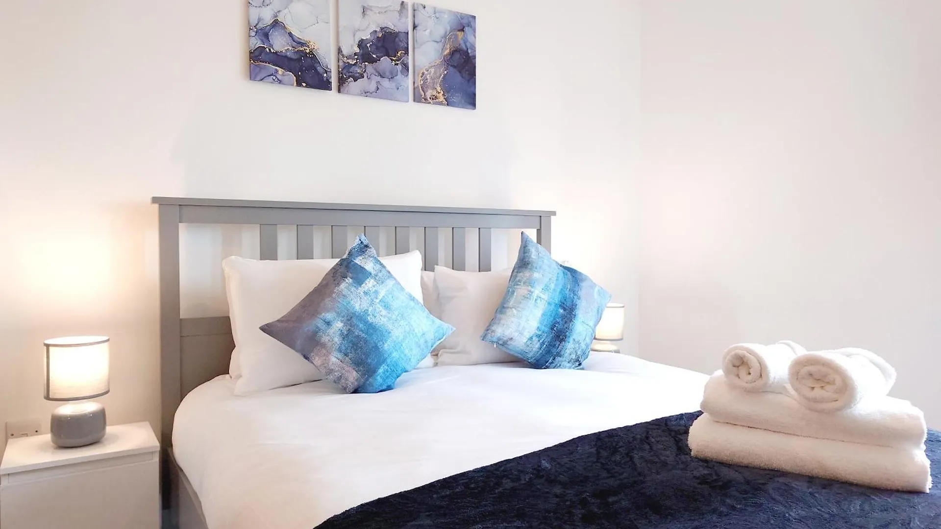 Two Bed Serviced Apartment By London Docklands